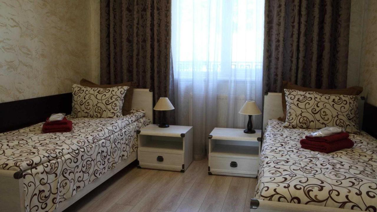 Онлайн бронирование гостиниц Сходница: посетите Фавар Карпаты