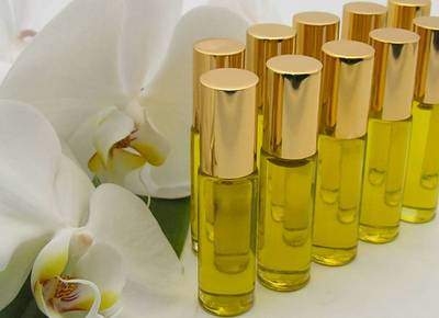 Perfume with essential oils - the secret covered by plume