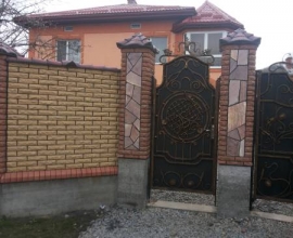 Заборы из кирпича во Львове