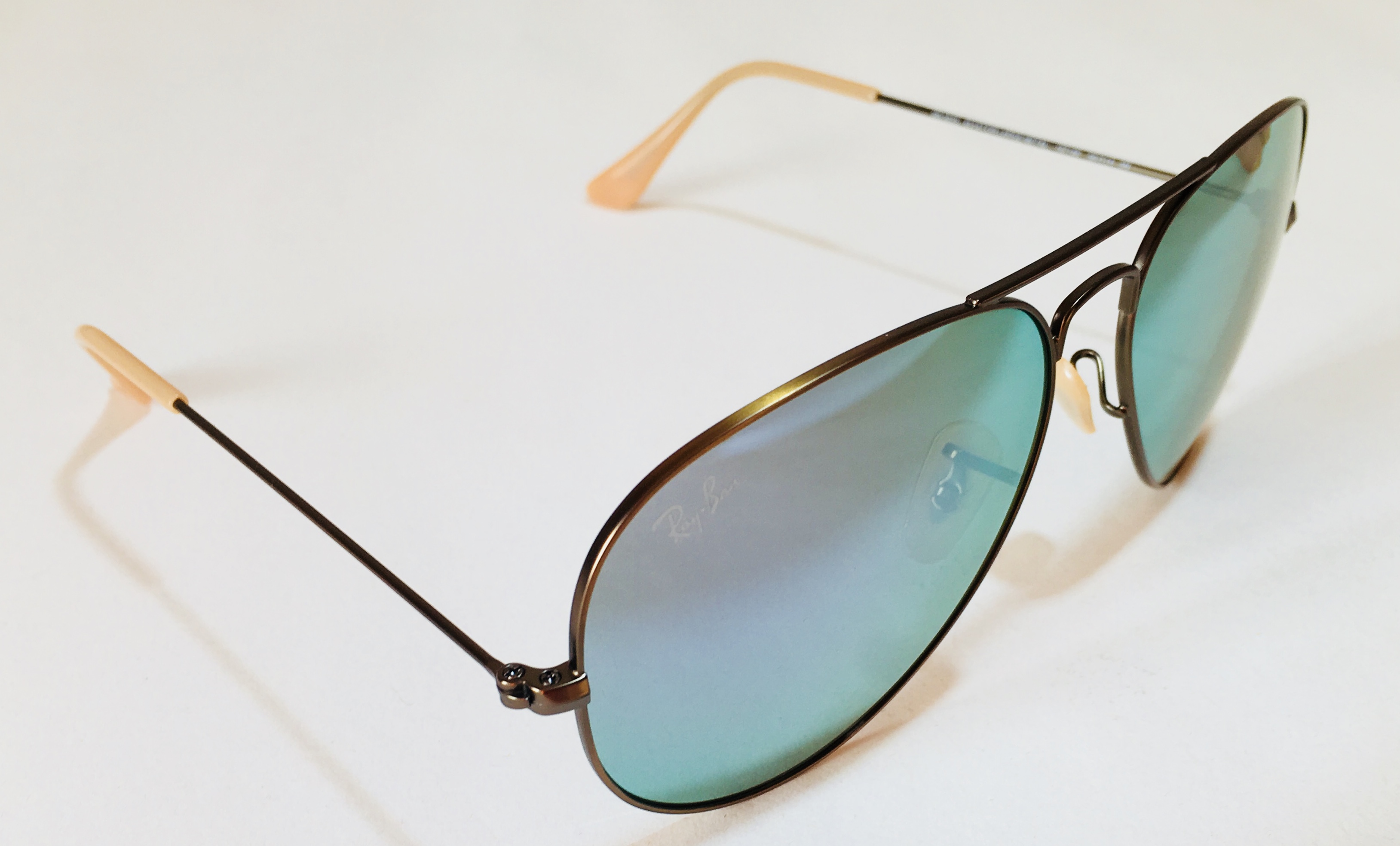 Продаються оригінальні сонячні окуляри Ray Ban Aviator