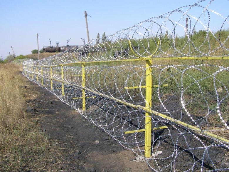 В продаже надежный забор из колючей проволоки Егоза
