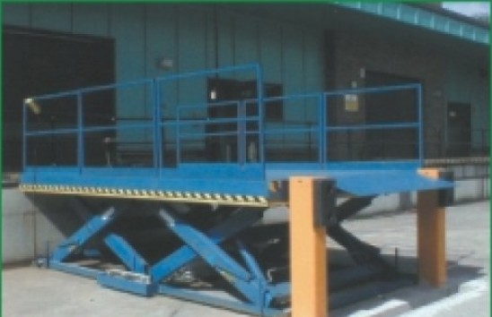 В продаже подъемник двухстоечный для грузов