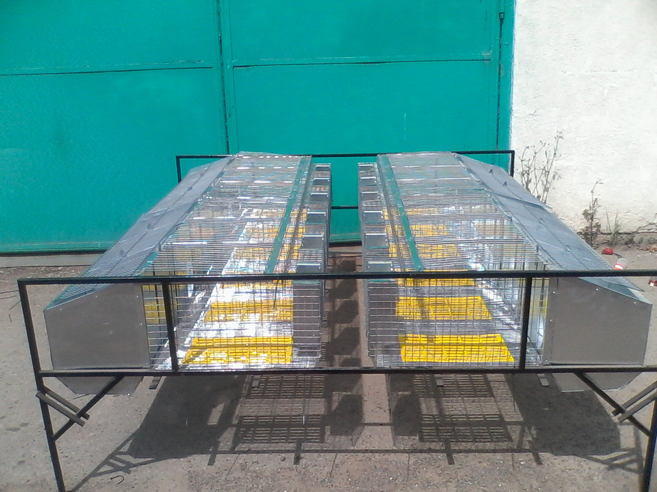 В продаже клетки для кролей