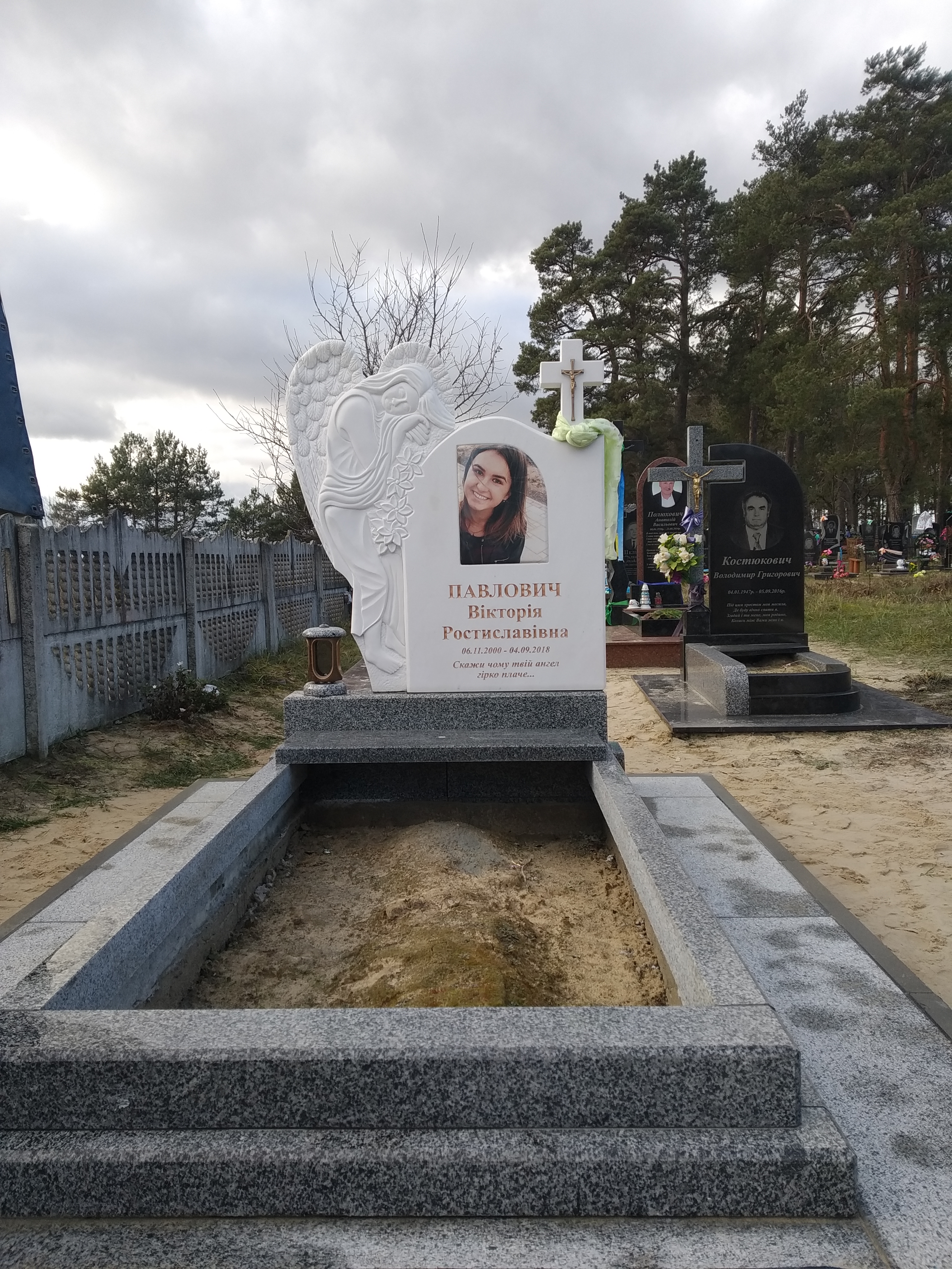 Пропонуємо замовити гранітний пам’ятник за доступною ціною