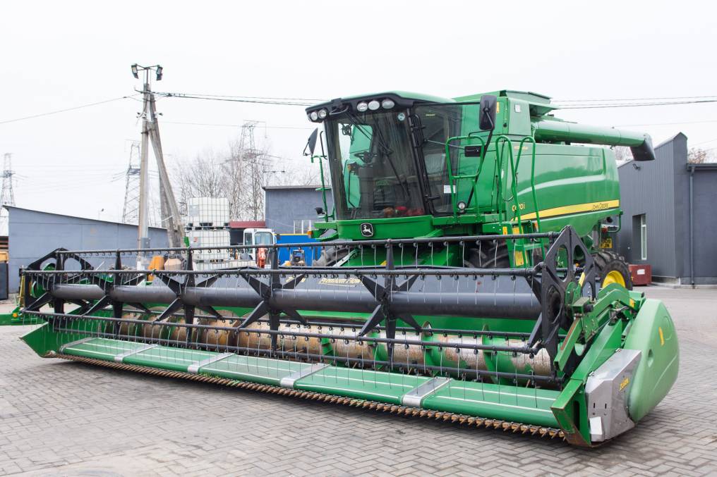 Приобретите мощный зерноуборочный комбайн John Deere C670