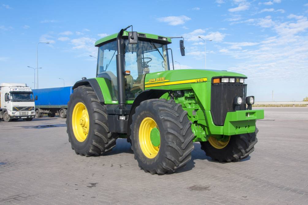 Предлагаем приобрести тракторы от John Deere