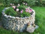 Квіткові клумби з каменю замовити у Львові