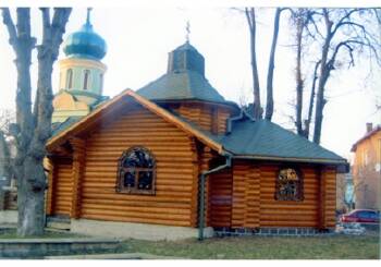Construction of log house temples