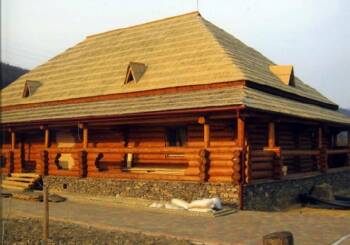 Construction of wooden houses, kolyb (huts)